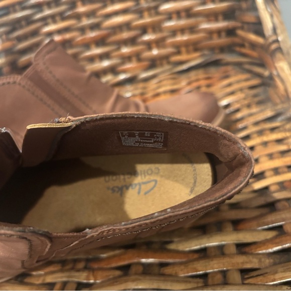 Clarks Women's Heart Dove Tan Nubuck Brun Ankle Boots Size 8 - Picture 7 of 14